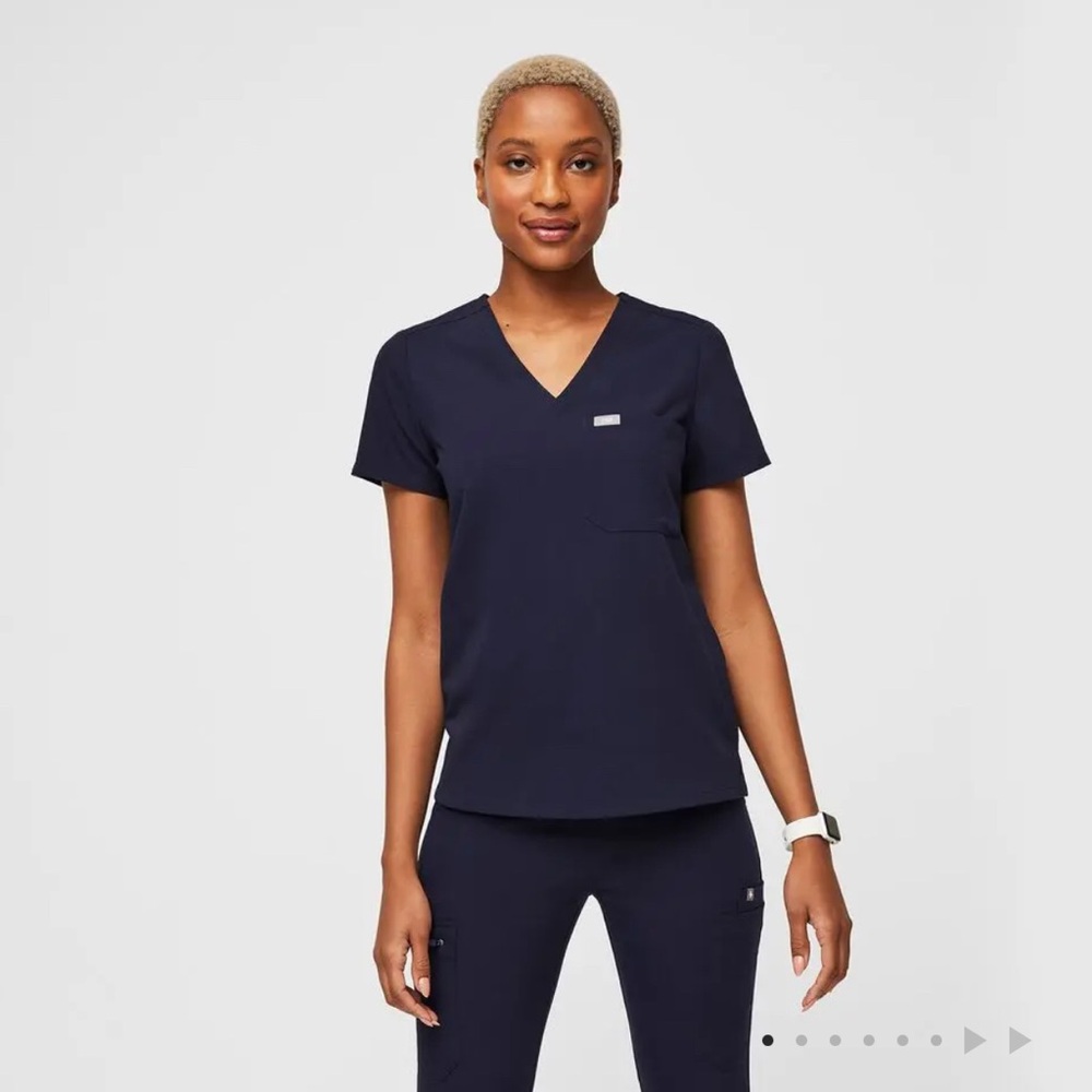 FIGS Catarina One-Pocket Scrub Top